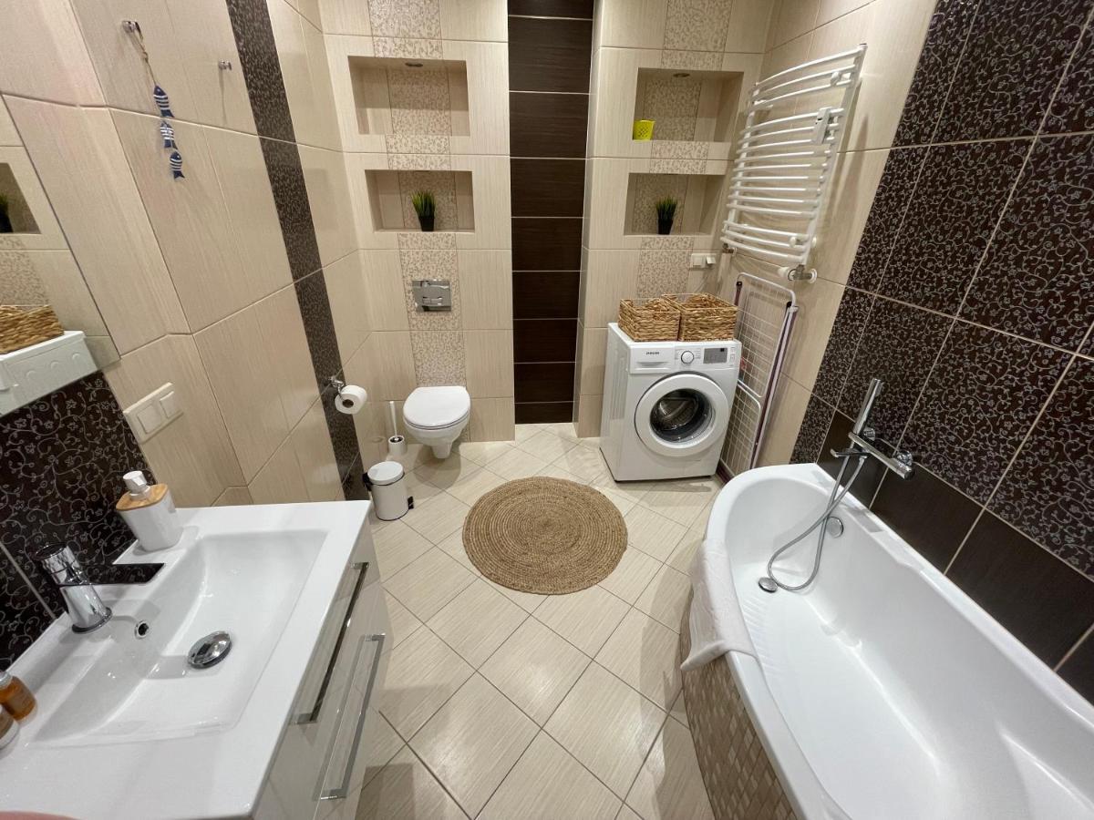 Al-Dom Apartament Ogrodowa Bocianie Gniazdo Z Garazem Kolobrzeg Bagian luar foto